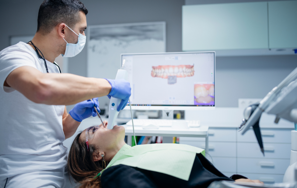 Les risques et complications des implants dentaires à Casablanca : guide complet pour éviter les échecs