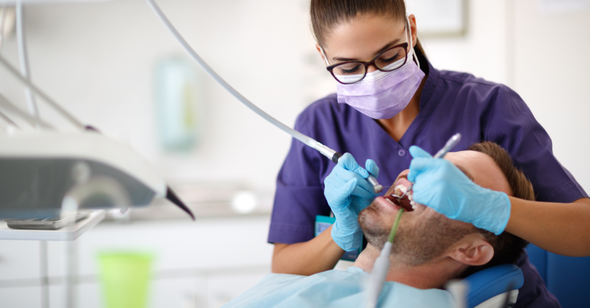 Protocole Professionnel de Suivi et Maintenance des Implants Dentaires
