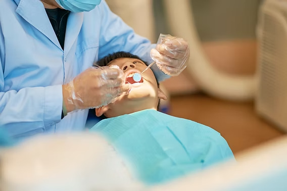 Orthodontie et Implants Dentaires: Coordination du Traitement